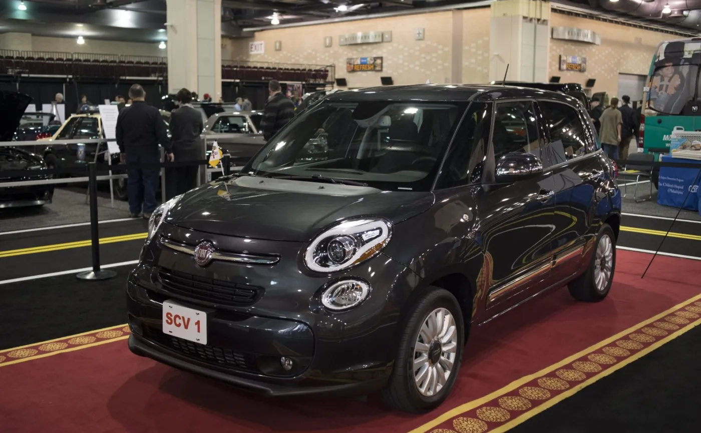 8698677-fiat-500l.jpg