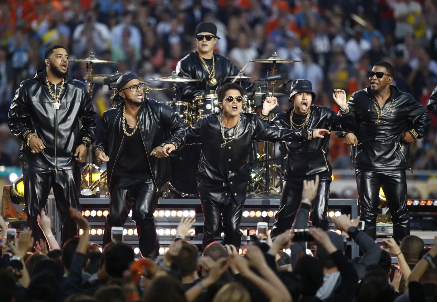 8713956-bruno-mars.jpg
