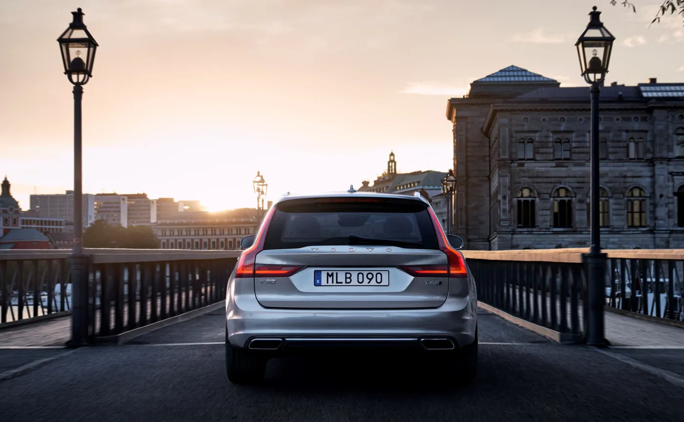 8751019-volvo-v90.jpg