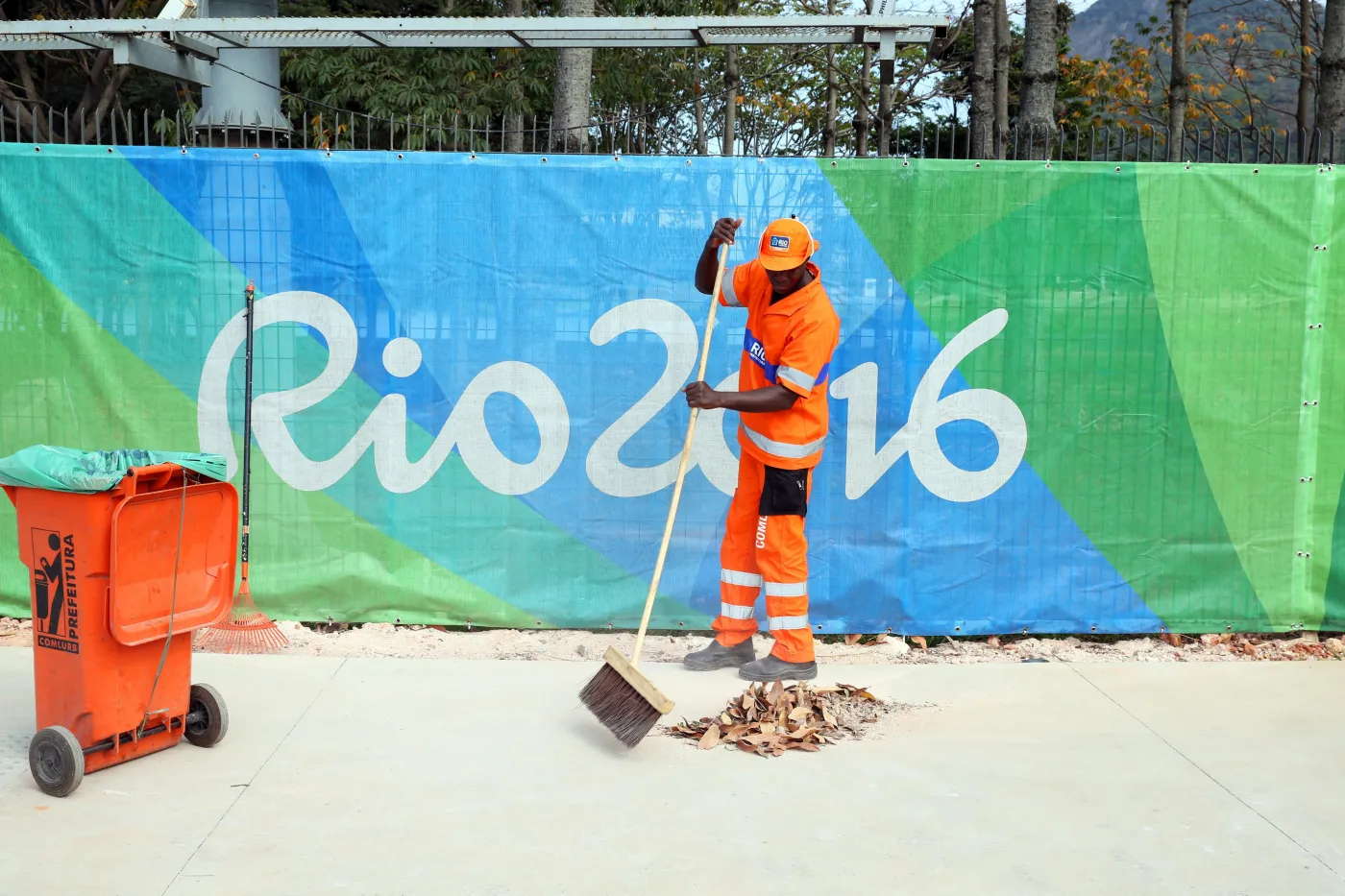 Wściekli kibice czekają w Rio de Janeiro godzinami na odbiór biletów