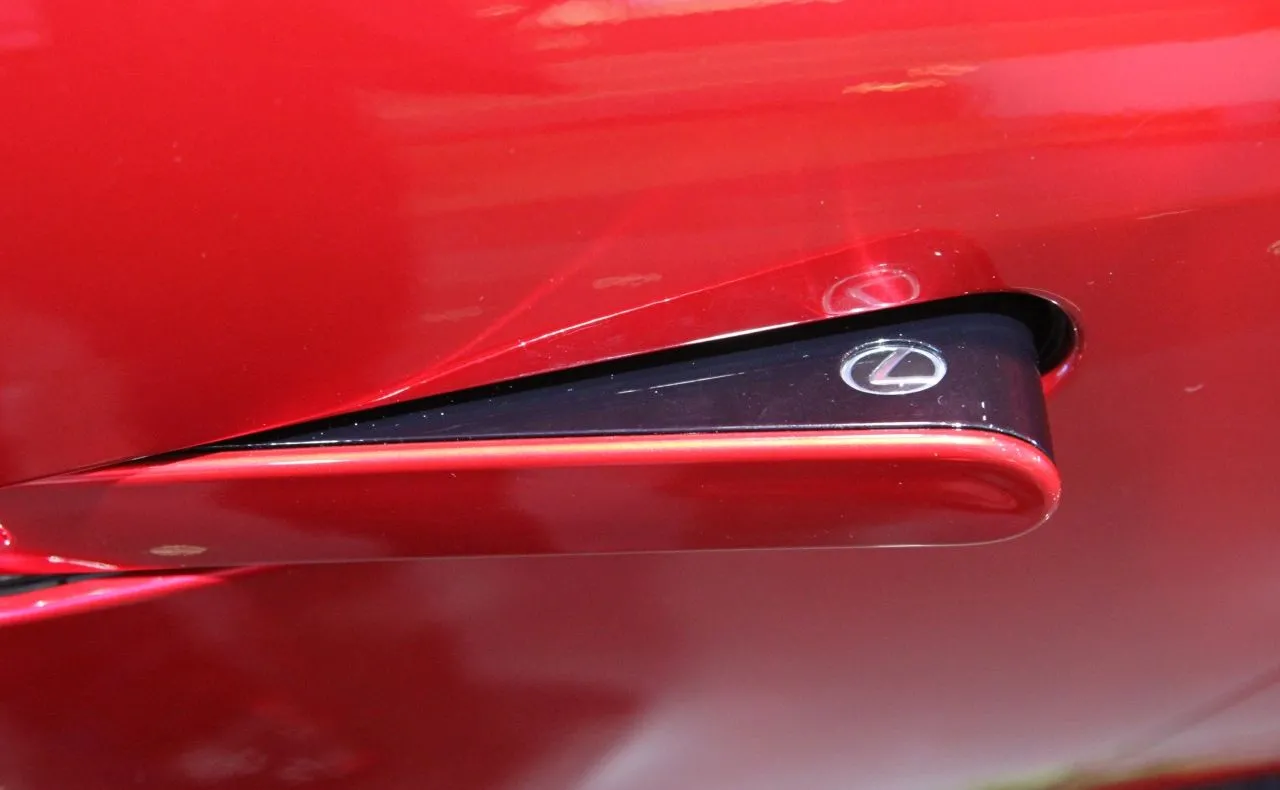 9384822-lexus-lc.jpg