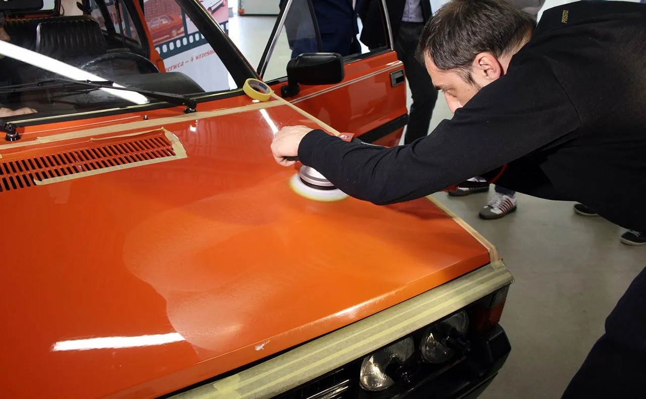 9076179-polonez-3d.jpg