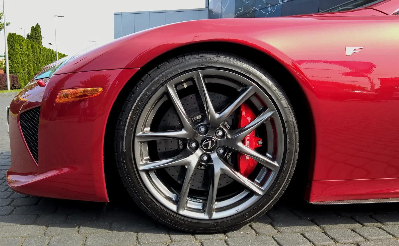 9076917-lexus-lfa.jpg