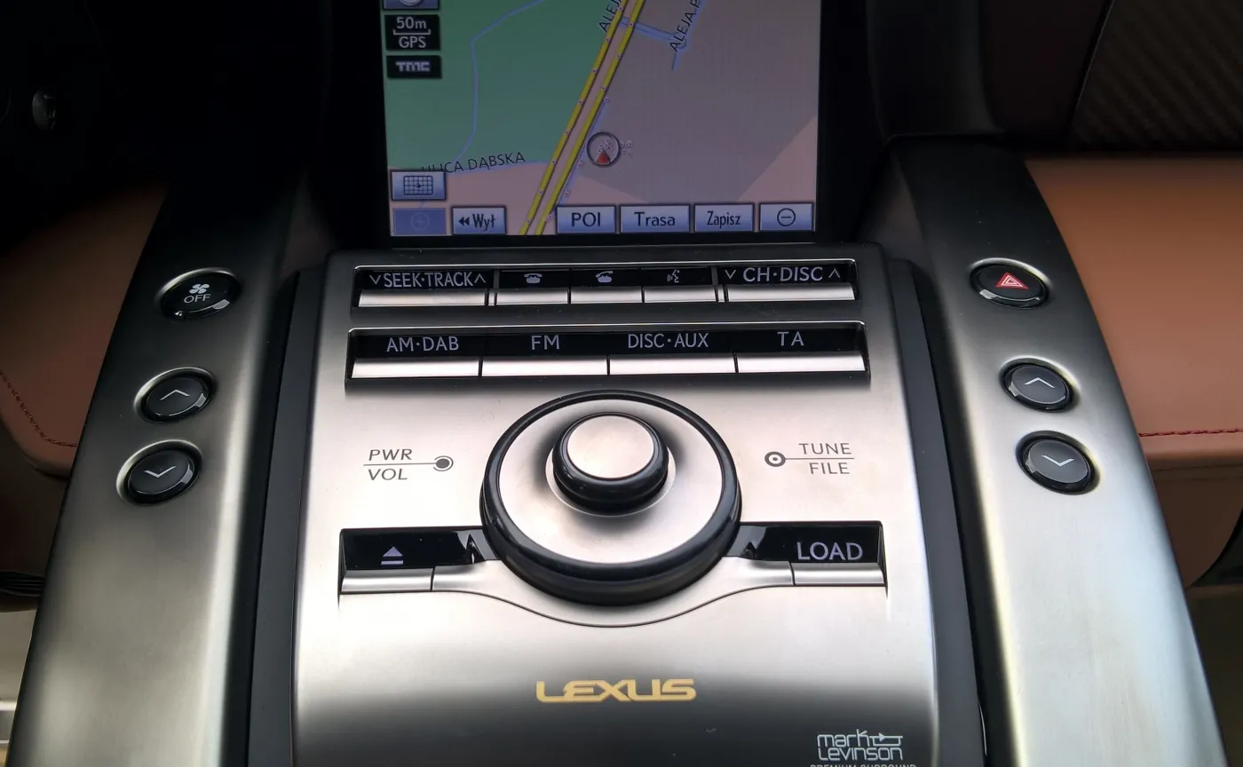 9077045-lexus-lfa.jpg