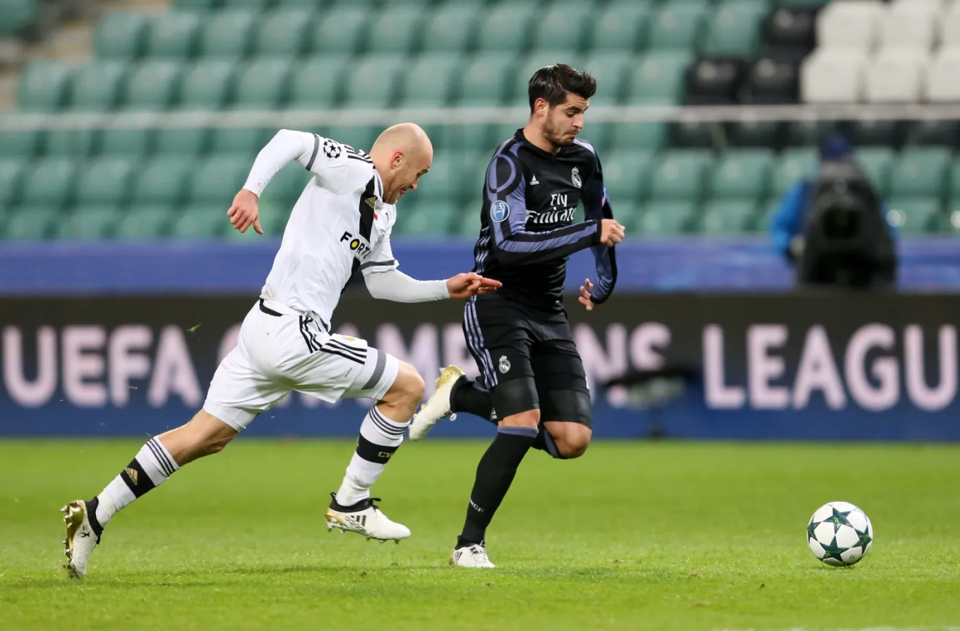 9580479-legia-real.jpg