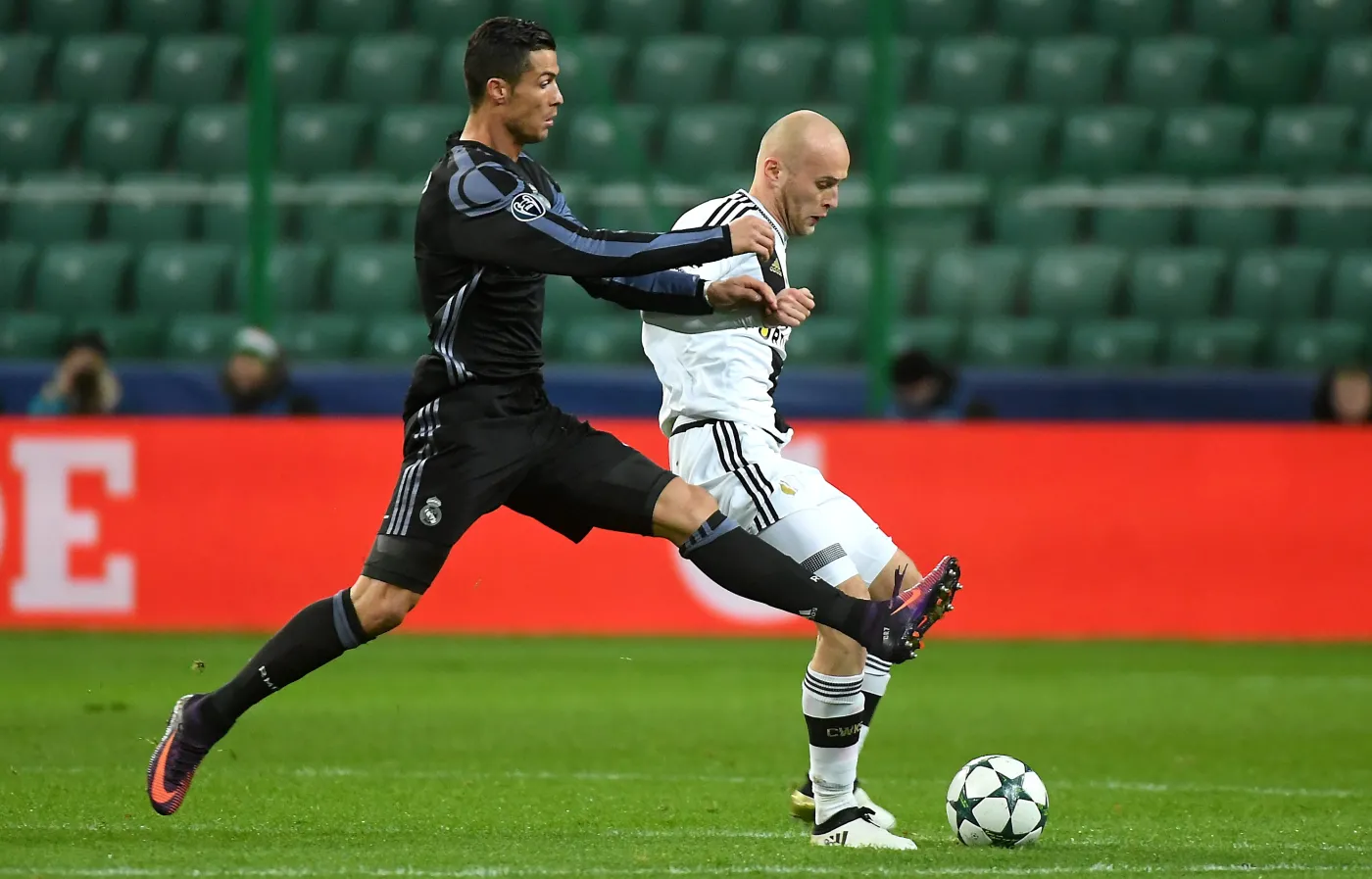 9580733-legia-real.jpg