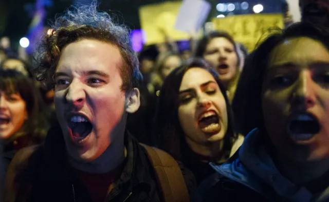 Amerykanie wyszli na ulice. Krzyki i ostre protesty przeciwko wygranej Trumpa