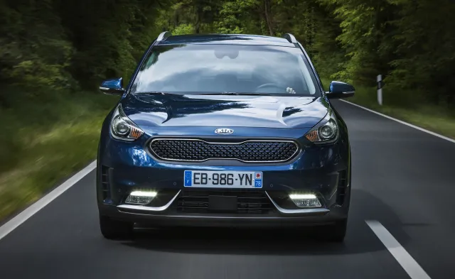 Kia niro już w Polsce. Nowa hybryda hitem? Koreańczycy nie przesadzili z ceną i mają haka