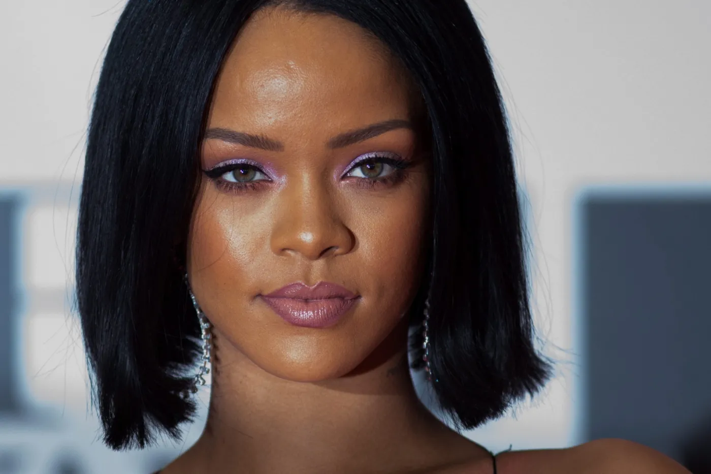 8774315-rihanna.jpg
