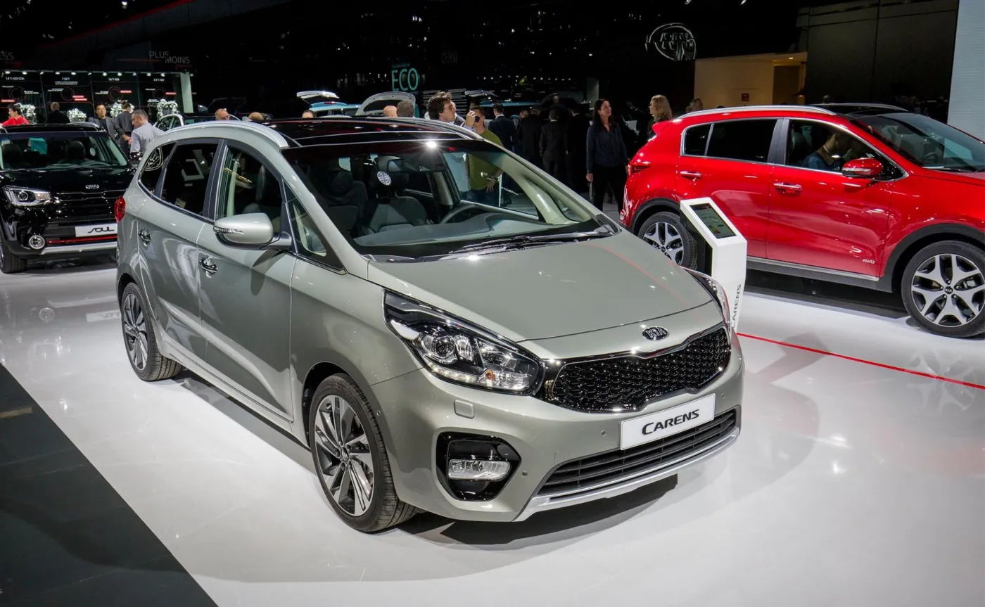 Kia carens