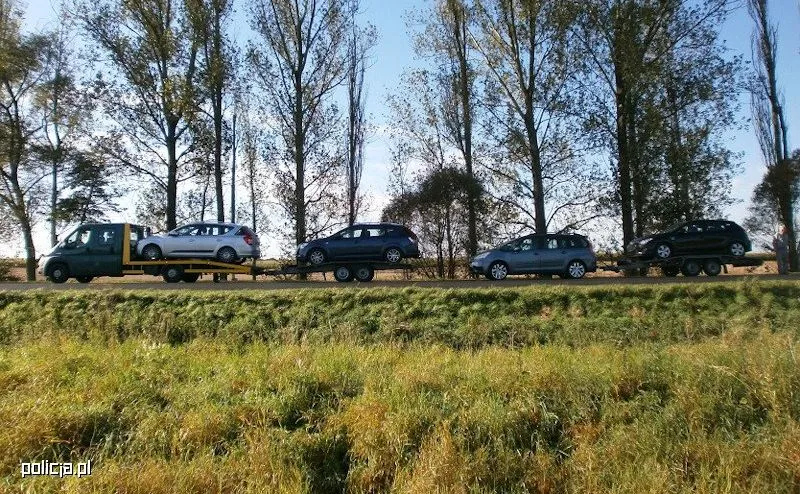 Przerobił fiata na... lokomotywę. Jechał z Danii i zaskoczył polską policję [Zobacz na zdjęciach, co załadował]