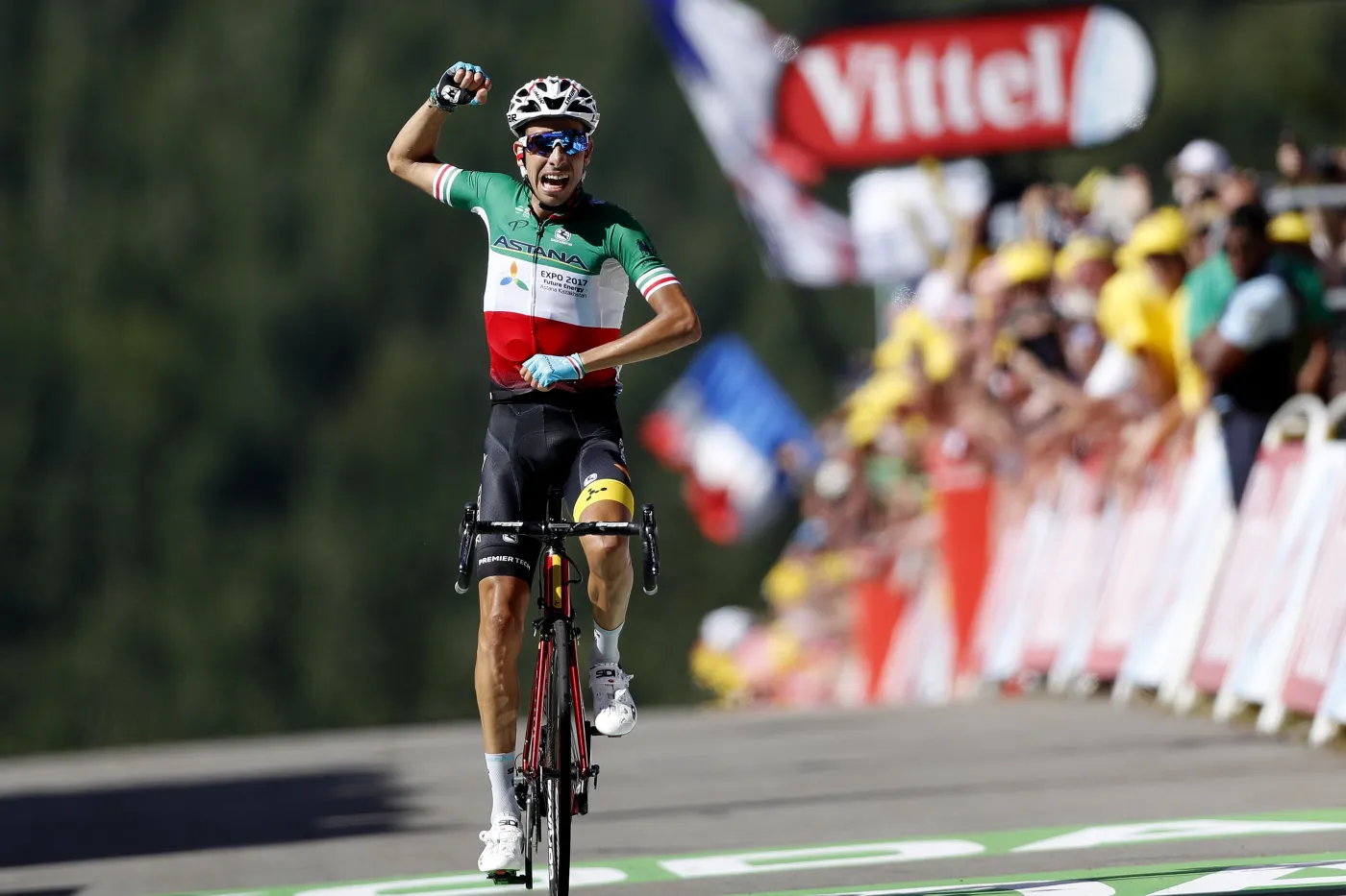 Tour de France: Aru wygrał 5. etap, Majka był 12., Froome nowym liderem