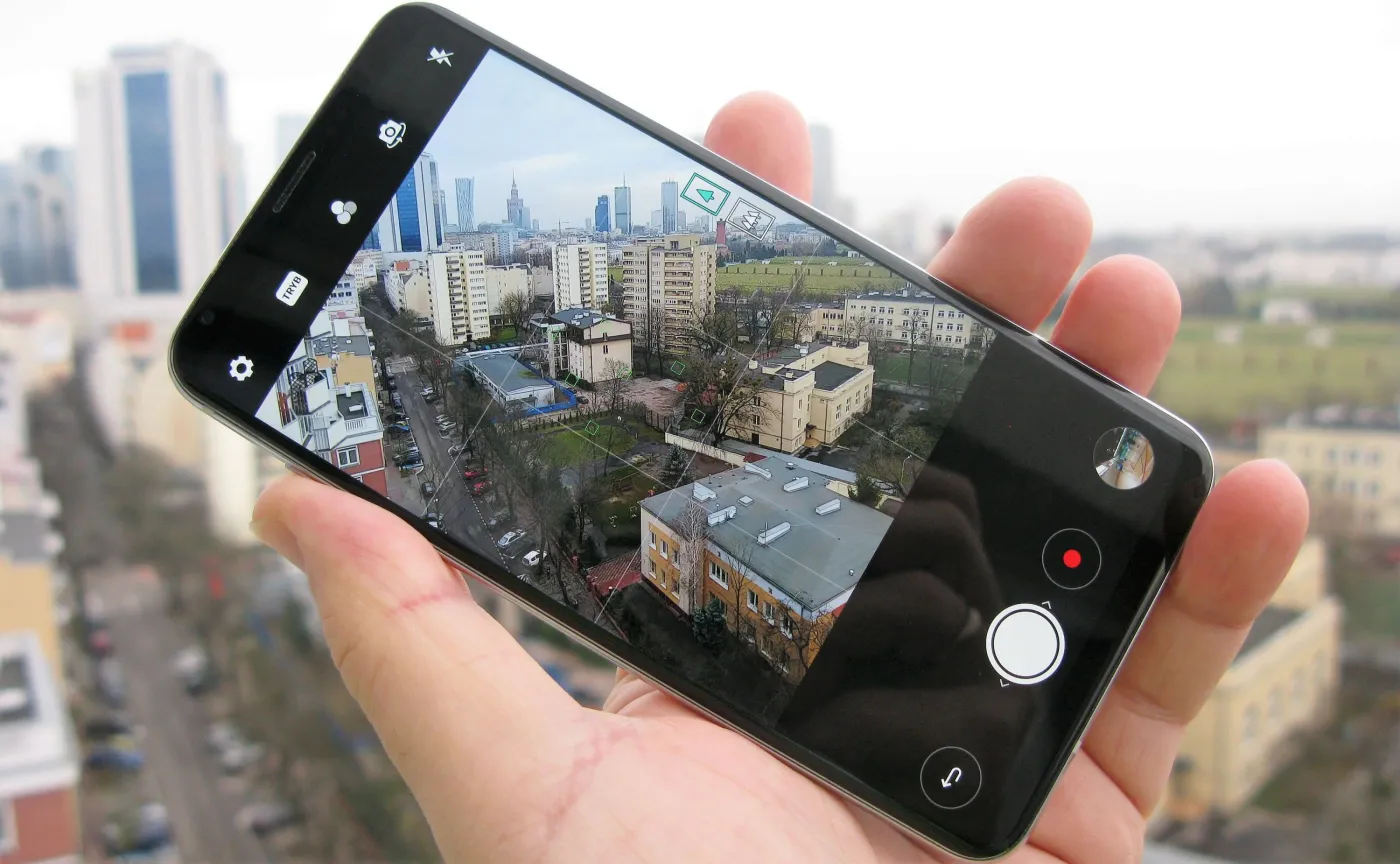 LG V30 