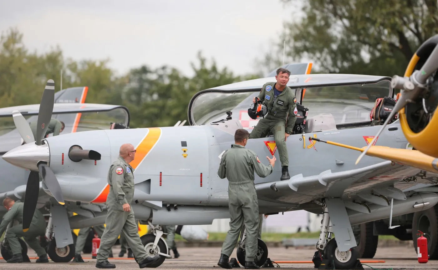 11325906-air-show.jpg