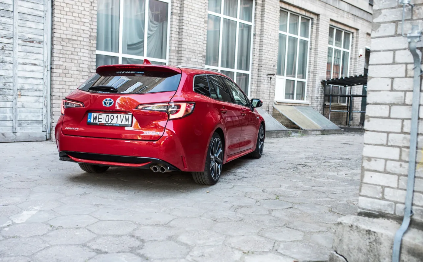 Toyota Corolla TS Kombi 2.0 Hybrid e-CVT Executive 