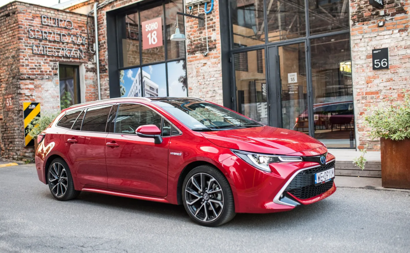 Toyota Corolla TS Kombi 2.0 Hybrid e-CVT Executive 