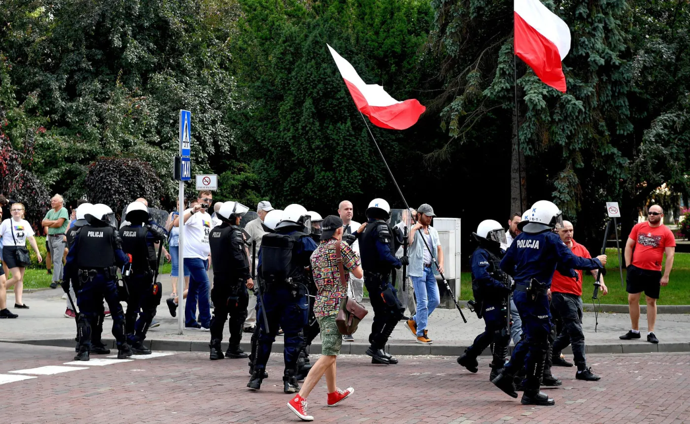 12413684-policja.jpg