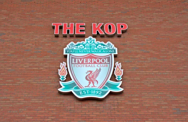 Liga angielska Stewardzi z Anfield gotowi do pomocy w supermarketach