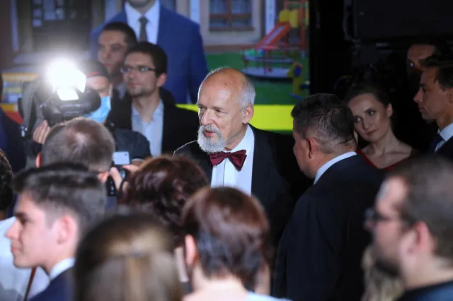 Korwin-Mikke: To mężczyźni torują drogę do zmian. Kobiety i tak w przyszłości podążają za mężczyznami