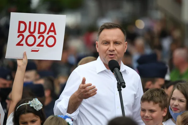 Propozycja debaty w TVN. Duda: Jakaś jedna prywatna telewizja pana Trzaskowskiego nakazuje się stawić
