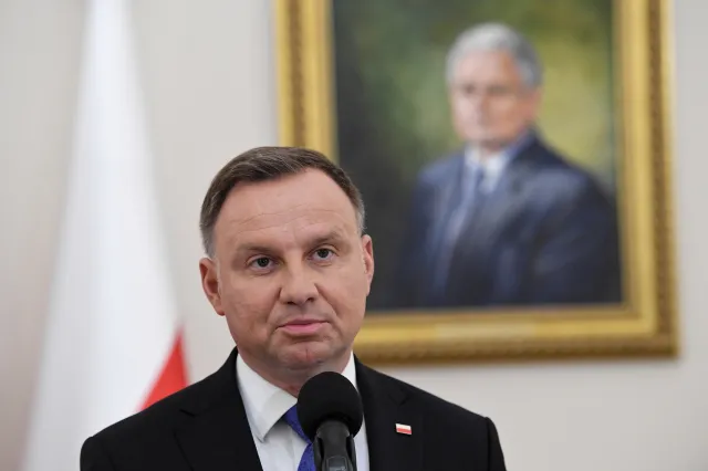 Duda dał się wkręcić rosyjskim pranksterom. Teraz zabiera głos i pisze o... żubrówce