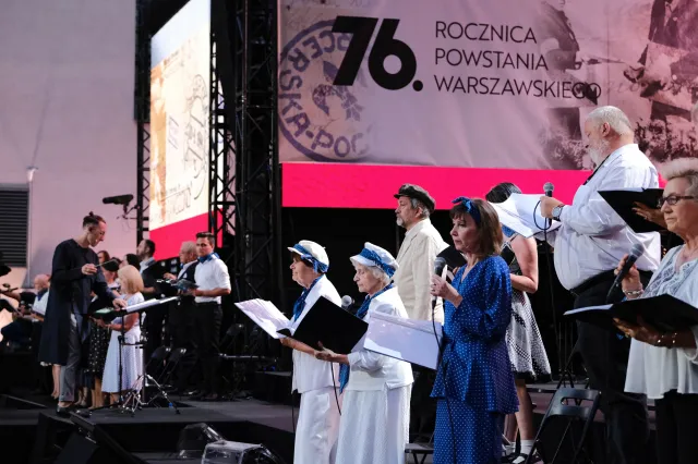 Warszawiacy śpiewali powstańcze piosenki