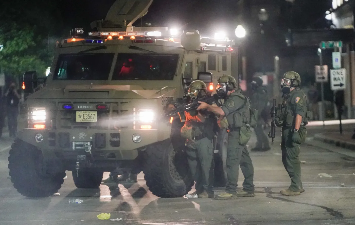 Trump wyśle Gwardię Narodową do Kenoshy, gdzie wcześniej policja siedmiokrotnie postrzeliła Afroamerykanina