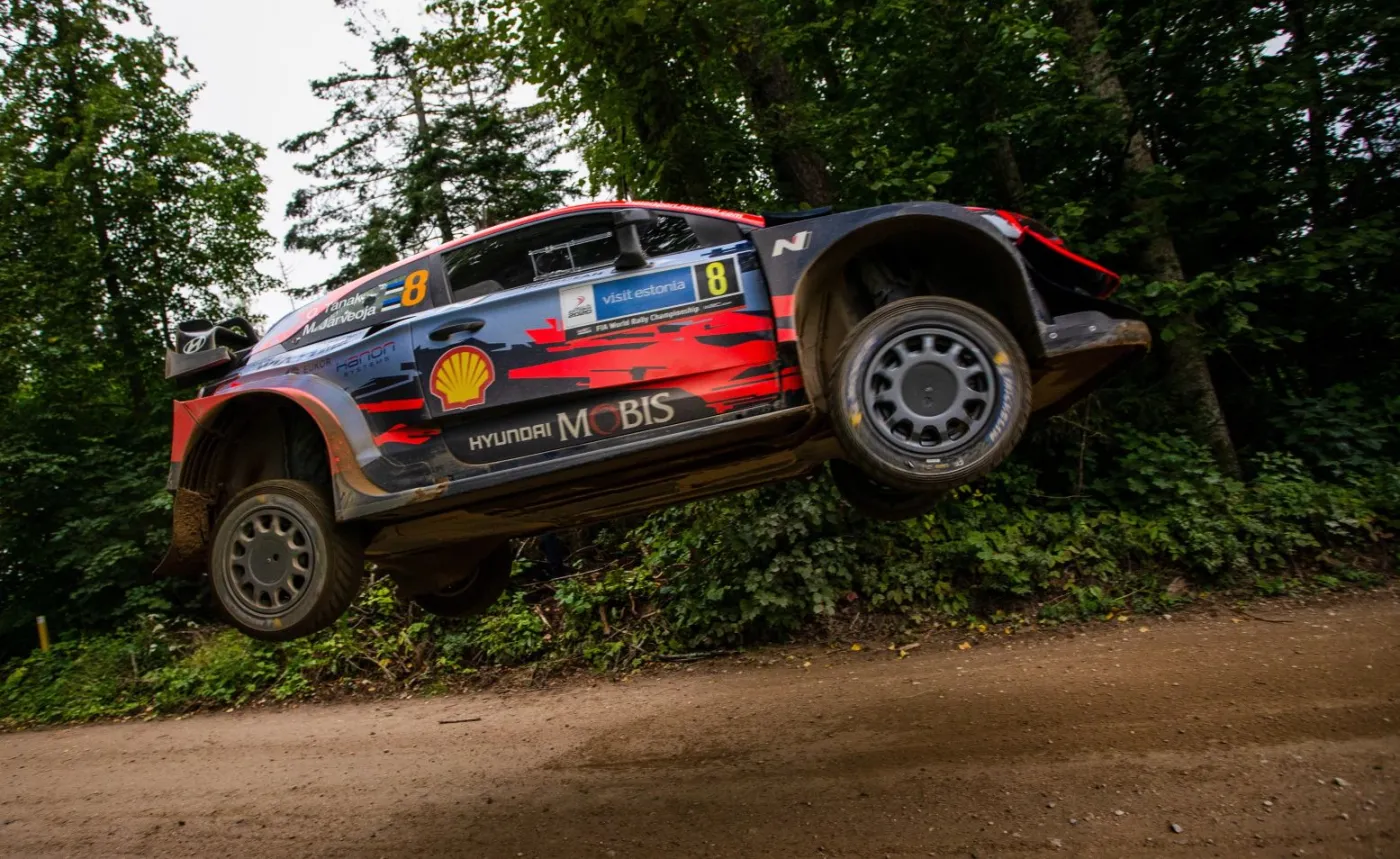 Rajdowe MŚ: Tanak liderem w Estonii, Kajetanowicz trzeci w WRC3