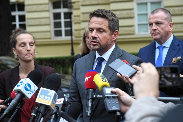 Trzaskowski po awarii Czajki: Nastawiam się na to, że "tykających bomb" w stolicy jest więcej [ROZMOWA]