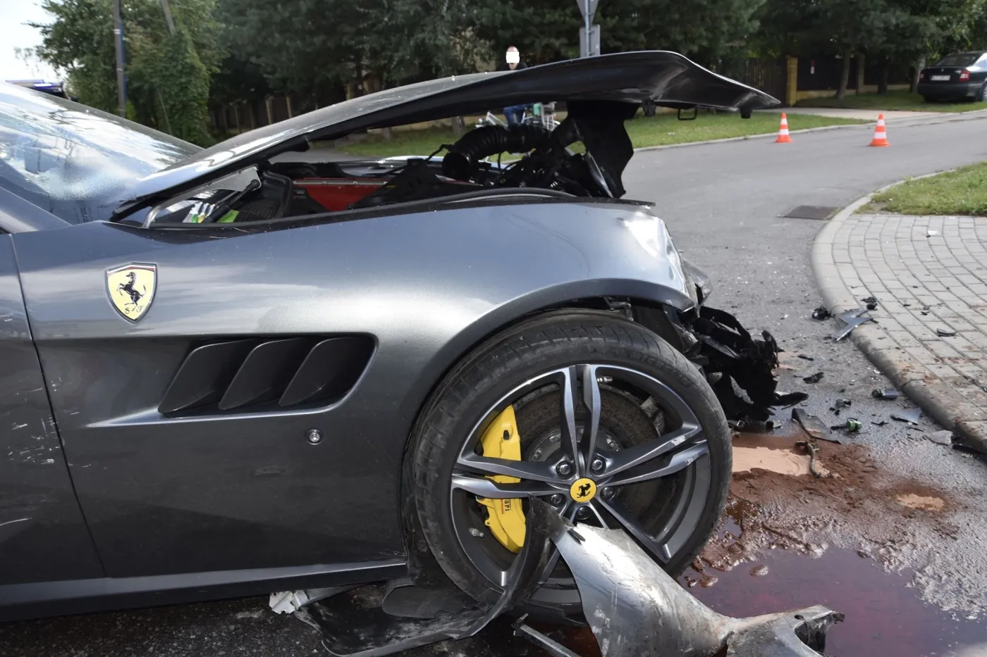 Seicento skasowało ferrari warte fortunę. Co poszło nie tak? [FOTO]