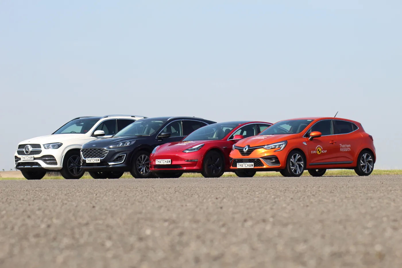 Autopilot Tesli nie sprzyja skupieniu kierowcy. Audi, BMW i Mercedes nie dały szans