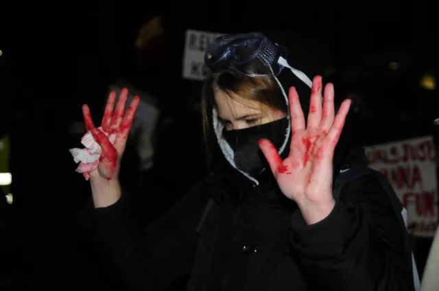 Policja użyła siły wobec Strajku Kobiet przed TK. Lempart wśród zatrzymanych