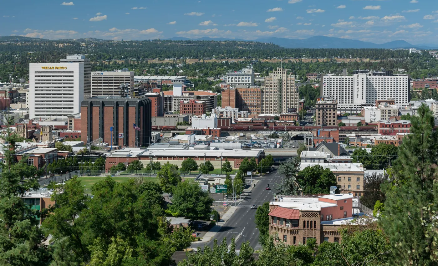 Swastyki na synagodze i pomniku Holokaustu w Spokane w stanie Waszyngton