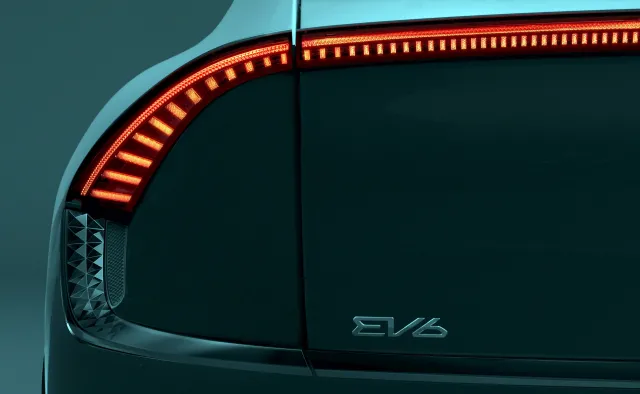 Nowa Kia EV6 w cenie Sorento. Szybkie ładowanie i daleki zasięg