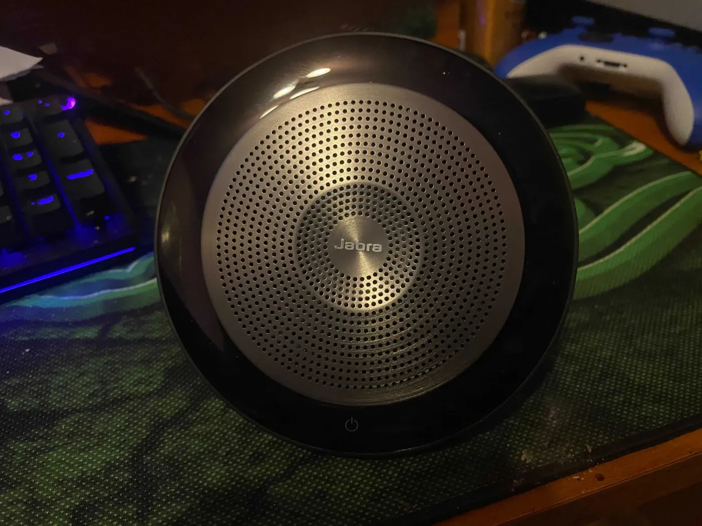 Jabra 750 - latający spodek do rozmów online. Tylko uważajcie na domowe zwierzaki [TEST]