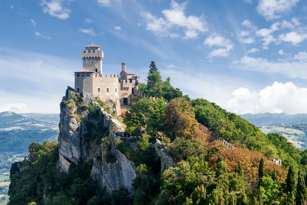 San Marino oferuje szczepionki turystom. Ale jest jeden haczyk