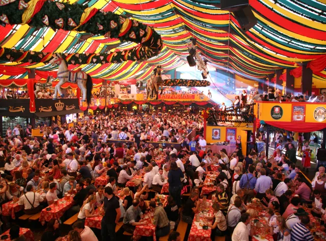 Oktoberfest znów ofiarą koronawirusa. Drugi rok z rzędu