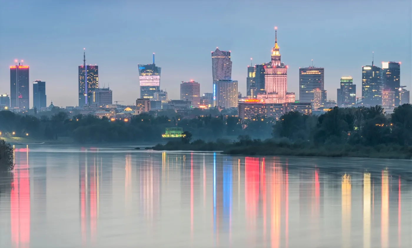 Warszawa z najwyższą wieżą w UE, regiony z nowymi rekordami