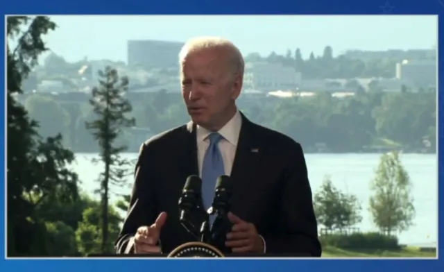 Biden już wychodził. Padło pytanie, które skłoniło go do reakcji