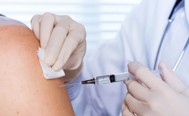 FDA potwierdza: Szczepionka Pfizera przeciwko COVID-19 bezpieczna i skuteczna