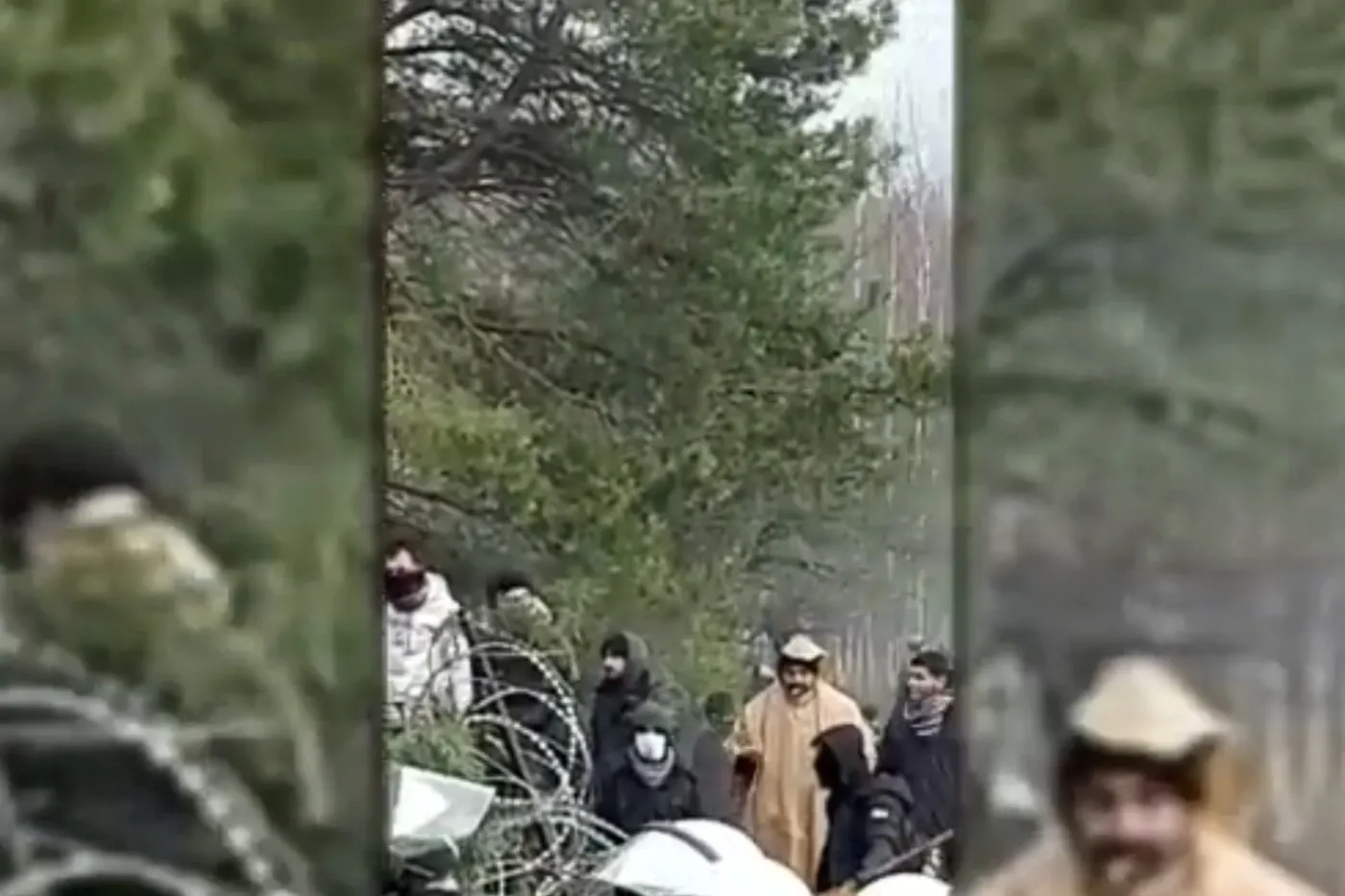 Kolejni migranci zmierzają w stronę obozu przy granicy z Polską