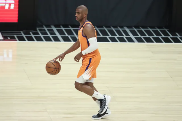 NBA: Suns lepsi od Lakers, niezwykły wyczyn Chrisa Paula