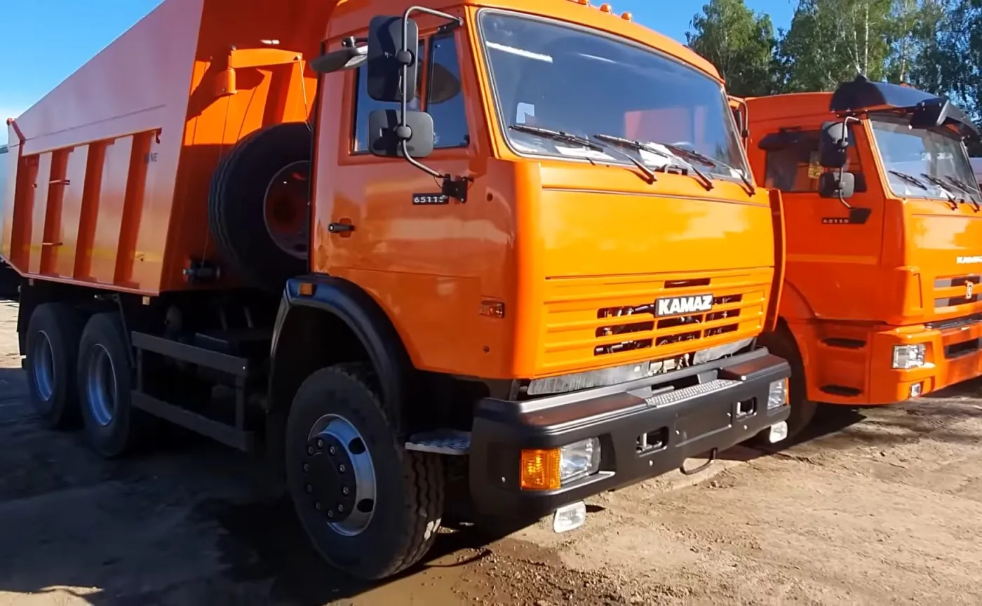 Kamaz cofa się w czasie. "Nowa" ciężarówka spełnia Euro 2 i pamięta ZSRR