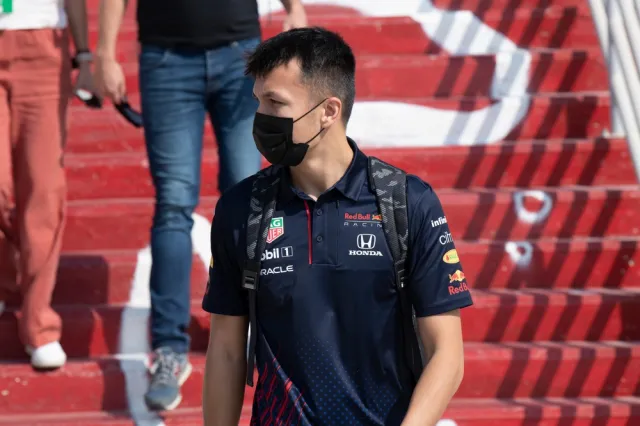 Alex Albon po operacji wyszedł ze szpitala San Gerardo