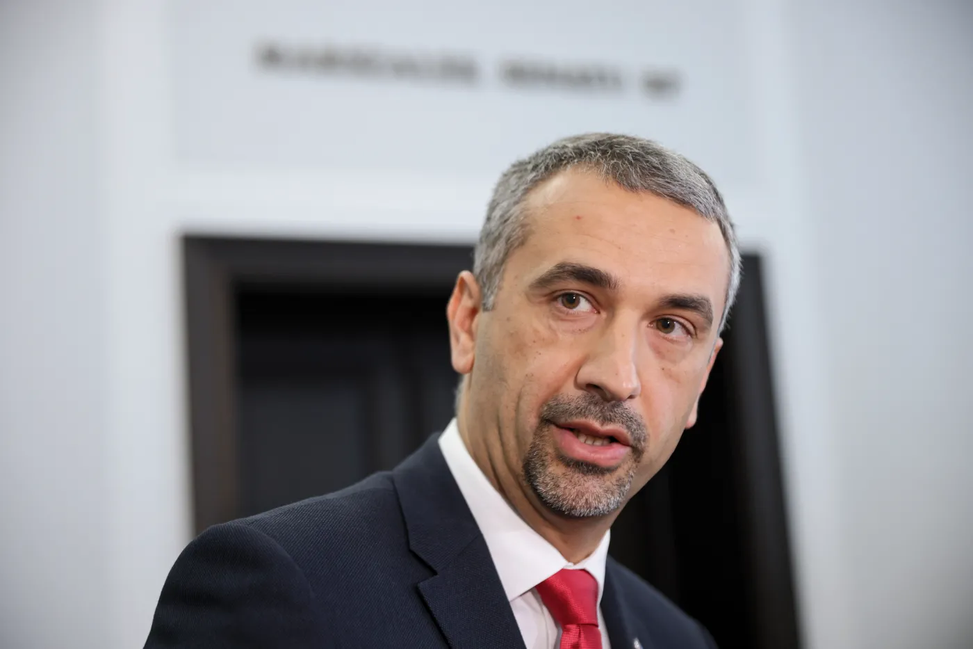 Pęk: Senat ukrywa przed opinią publiczną informacje o premiach i nagrodach