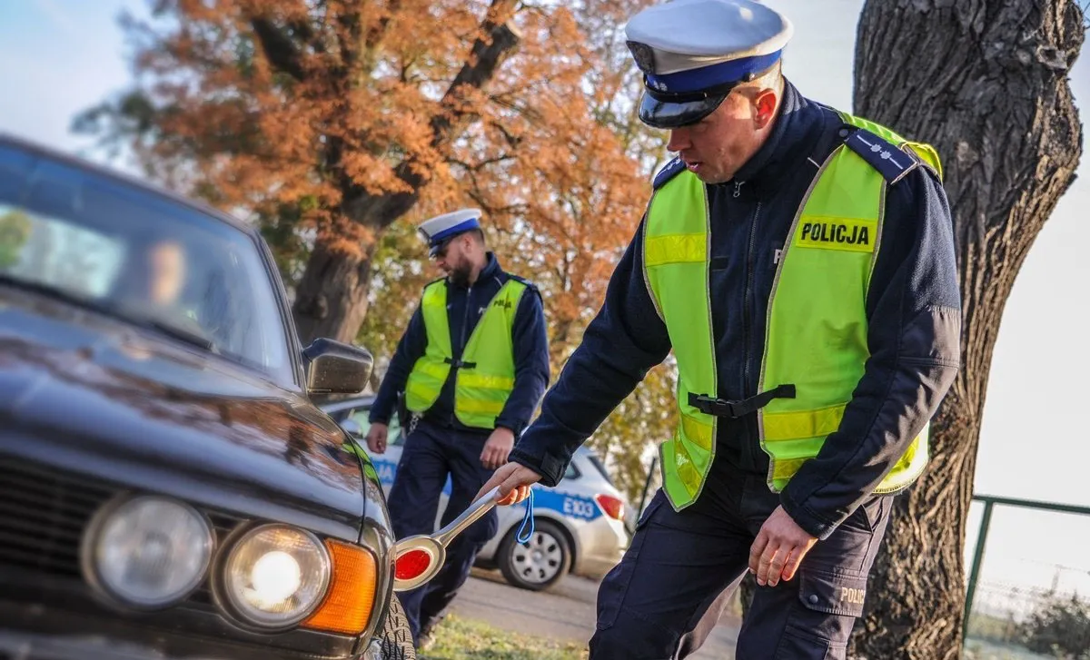 Masz takie światła w aucie? Od dziś mandat 3 tys. zł i stracisz dowód rejestracyjny