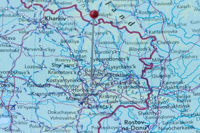 Bachmut powinien być utrzymany do...? "Wojna to wielka partia szachów"