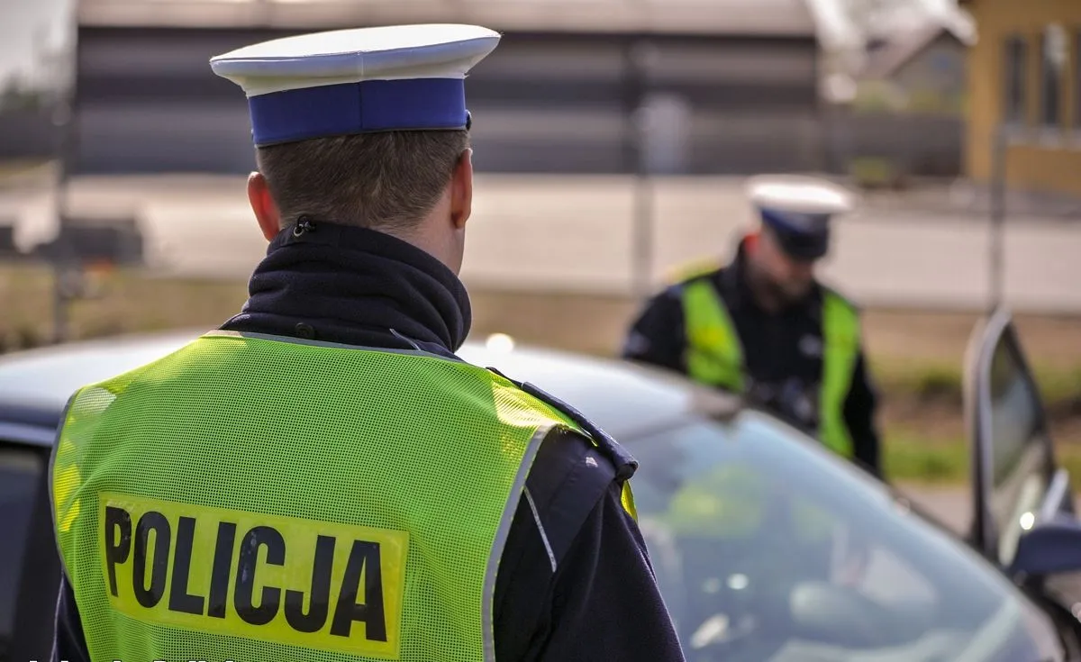Złodzieje kradli samochód, pokonała ich linka holownicza
