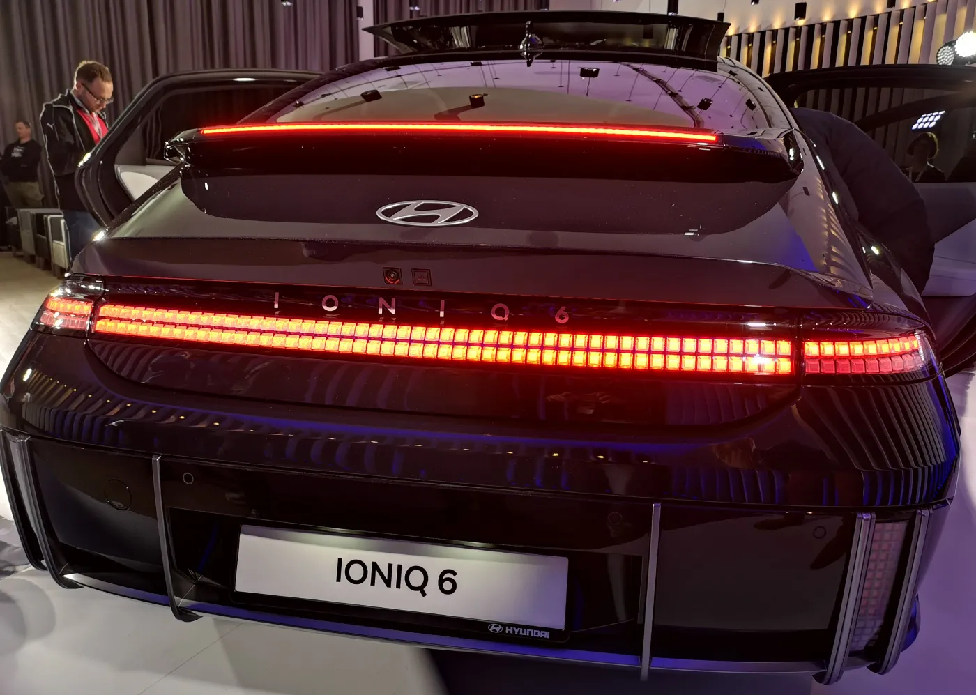 IONIQ 6 to najlepsze auto świata 2023! Hyundai prześcignął swoich mistrzów