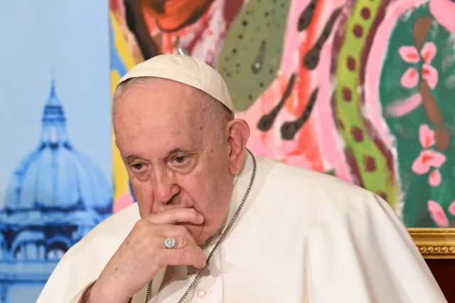 Watykan odwołał papieskie audiencje. Franciszek ma "stan gorączkowy"